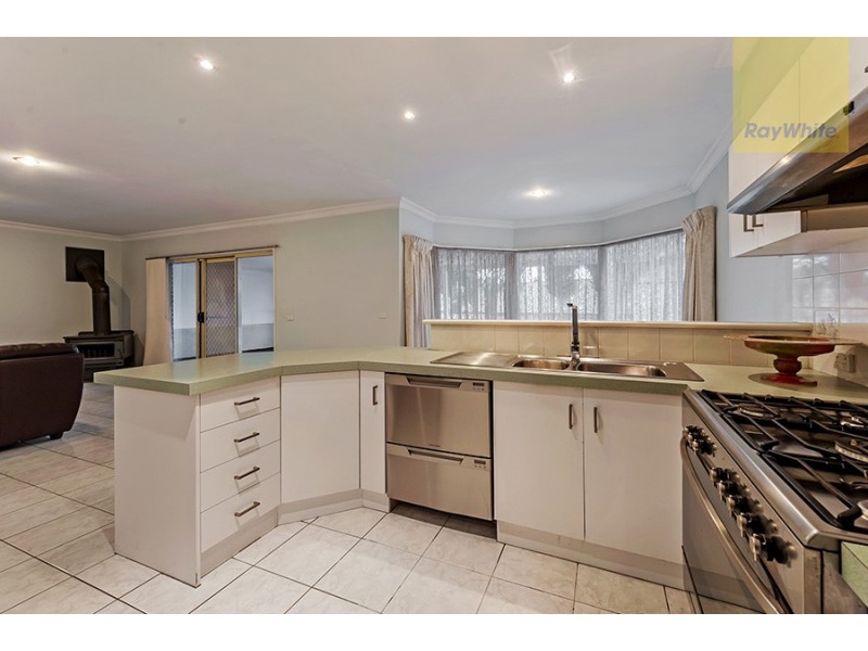 16 Lockhart Avenue, Attwood VIC 3049