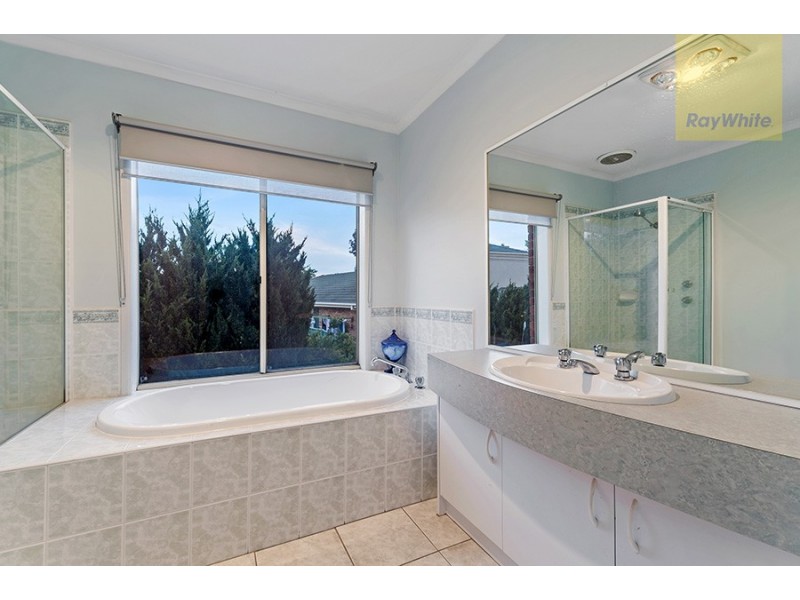 16 Lockhart Avenue, Attwood VIC 3049