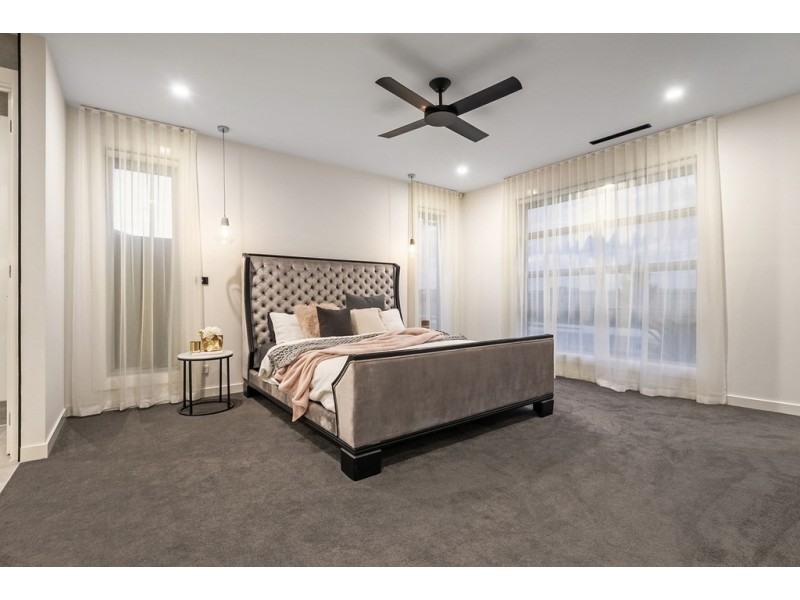 20 Peninsula Crescent, Craigieburn VIC 3064