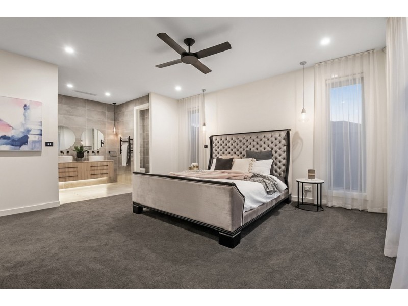 20 Peninsula Crescent, Craigieburn VIC 3064