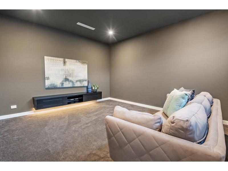 20 Peninsula Crescent, Craigieburn VIC 3064