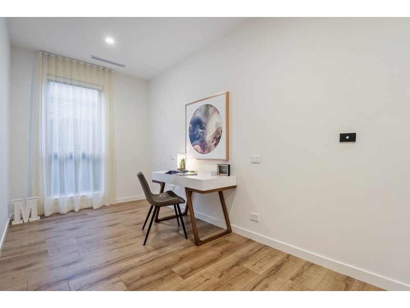 20 Peninsula Crescent, Craigieburn VIC 3064