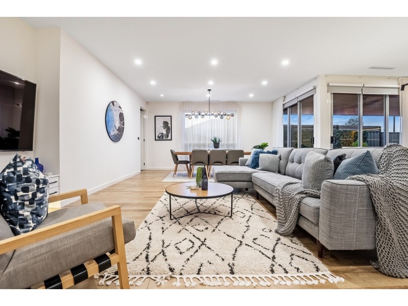 20 Peninsula Crescent, Craigieburn VIC 3064