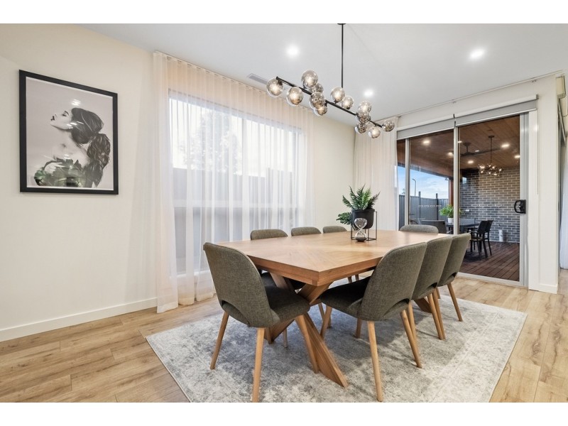 20 Peninsula Crescent, Craigieburn VIC 3064