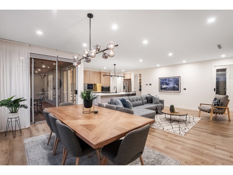 20 Peninsula Crescent, Craigieburn VIC 3064