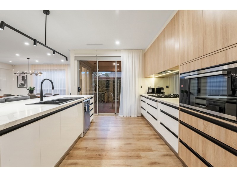 20 Peninsula Crescent, Craigieburn VIC 3064