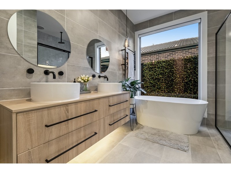 20 Peninsula Crescent, Craigieburn VIC 3064