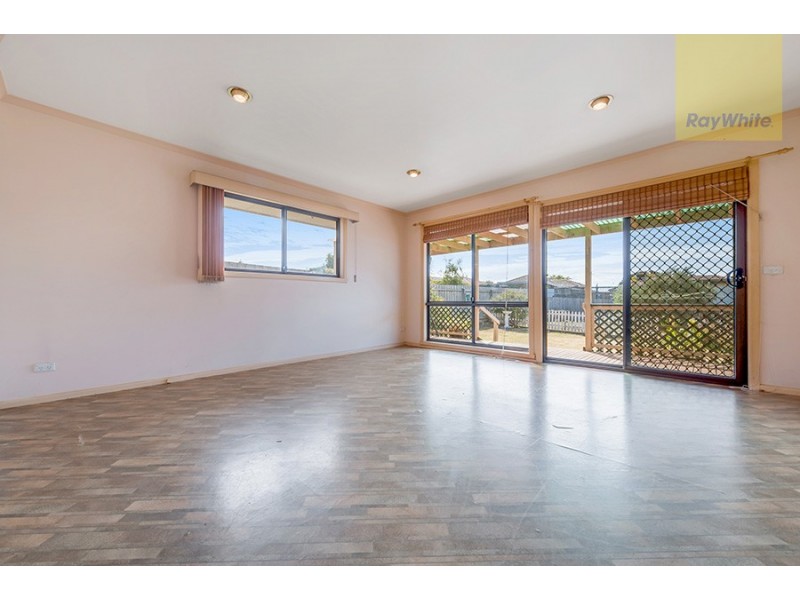 8 Rayfield Avenue, Craigieburn VIC 3064