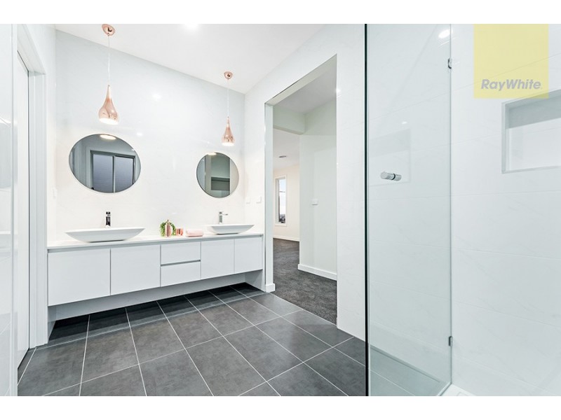 82 Wisteria Avenue, Craigieburn VIC 3064