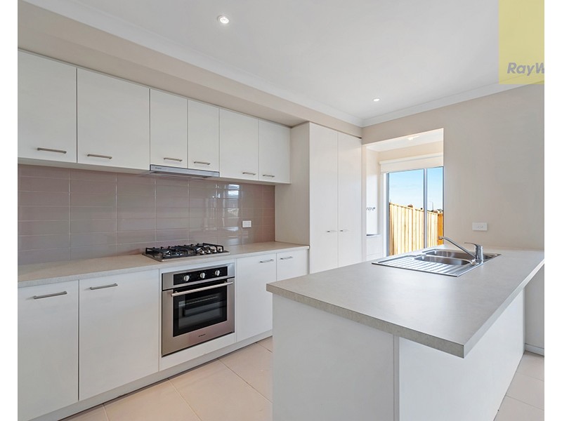 13 Kenora Way, Mickleham VIC 3064