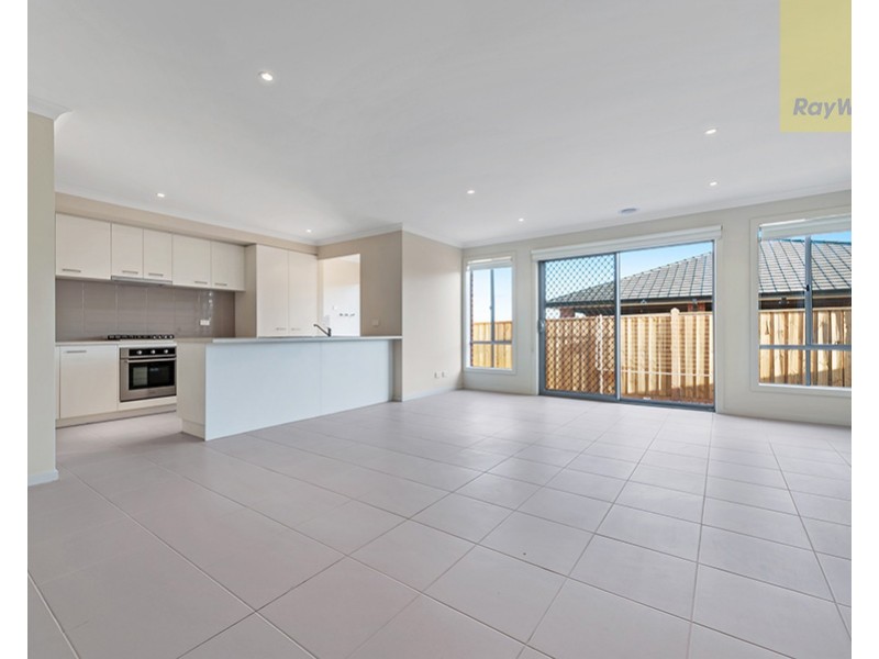 13 Kenora Way, Mickleham VIC 3064