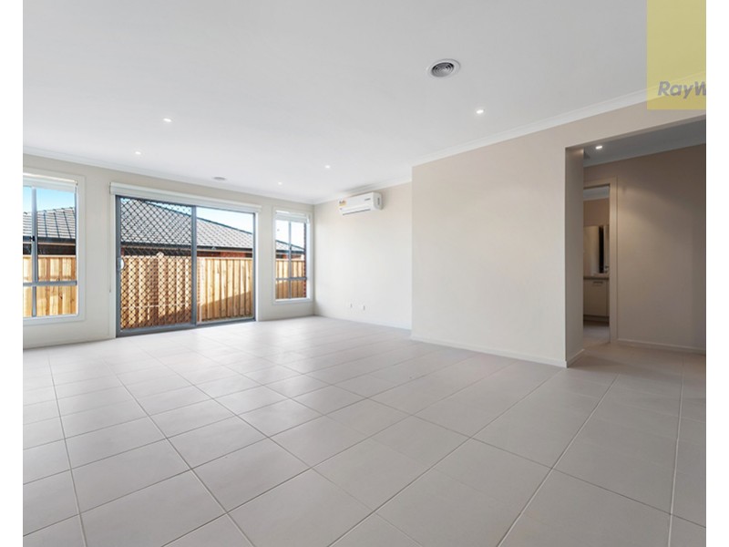 13 Kenora Way, Mickleham VIC 3064