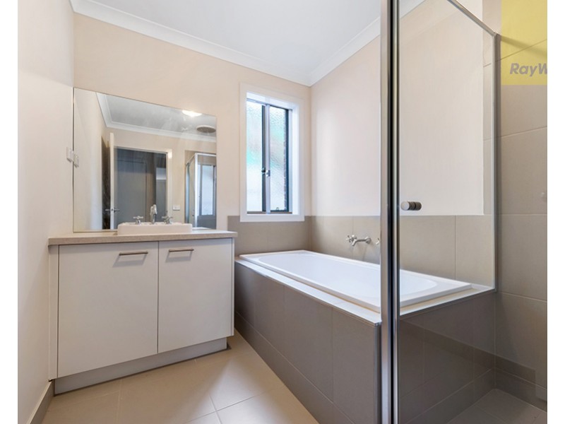 13 Kenora Way, Mickleham VIC 3064