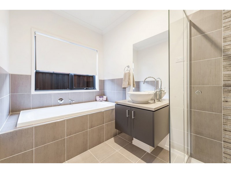 13 Pearl Drive, Craigieburn VIC 3064