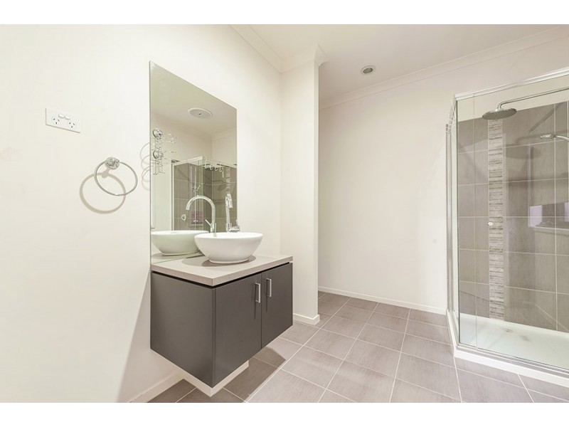 13 Pearl Drive, Craigieburn VIC 3064
