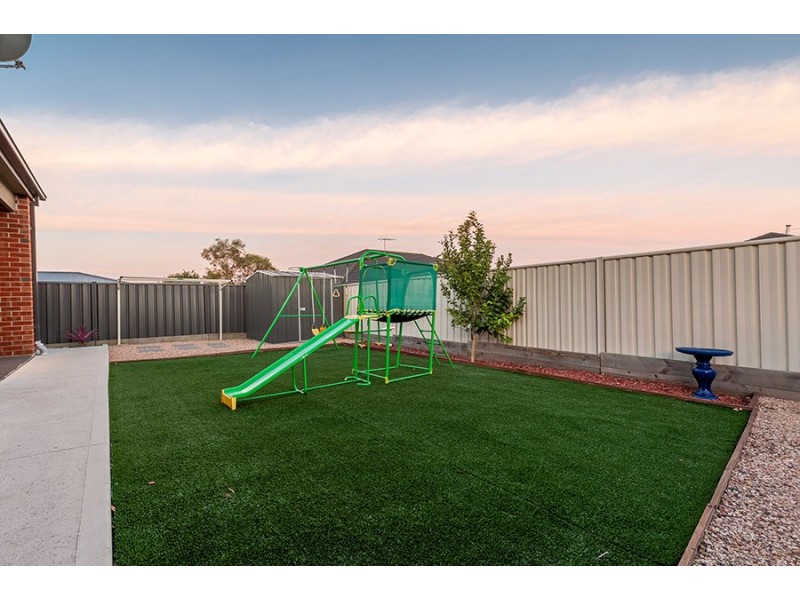 13 Pearl Drive, Craigieburn VIC 3064