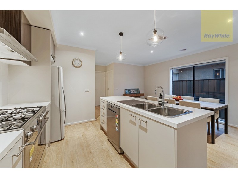 10 Iron Bridge Road, Craigieburn VIC 3064