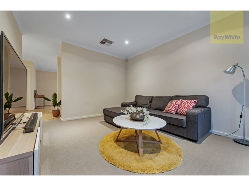 10 Iron Bridge Road, Craigieburn VIC 3064