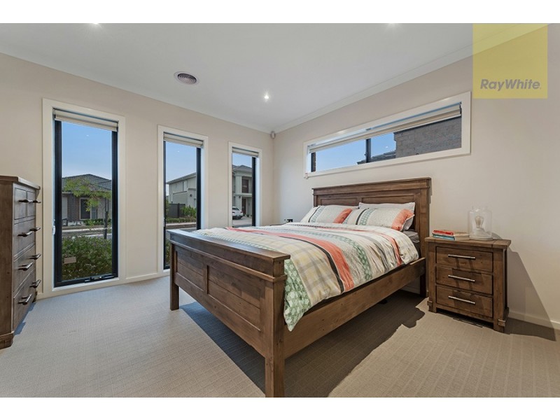 10 Iron Bridge Road, Craigieburn VIC 3064