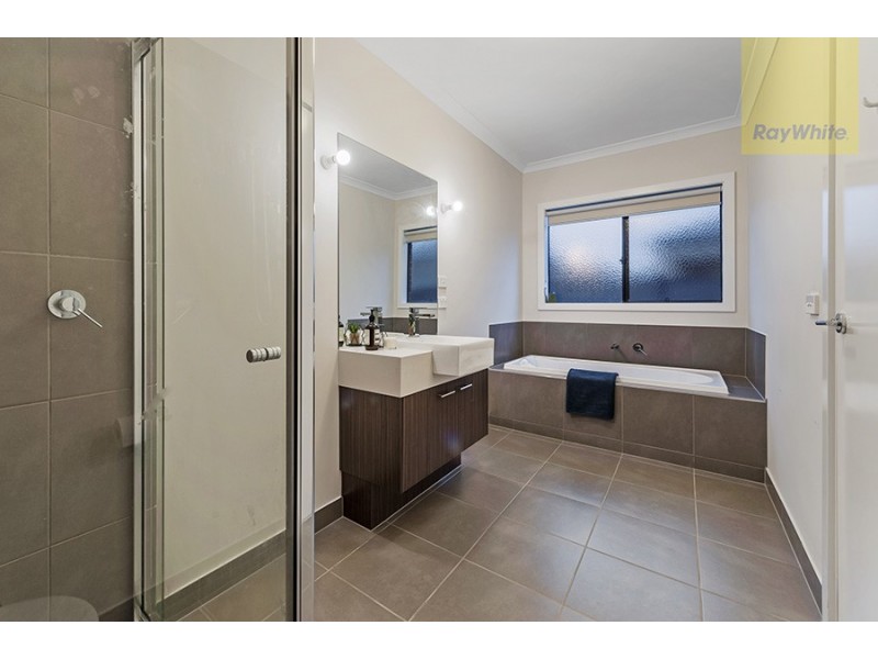 10 Iron Bridge Road, Craigieburn VIC 3064
