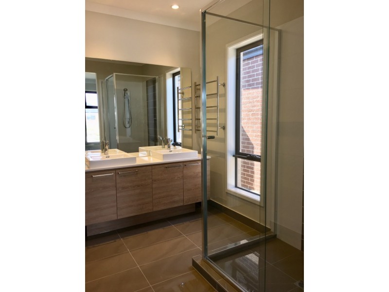 17 Canal Way, Craigieburn VIC 3064