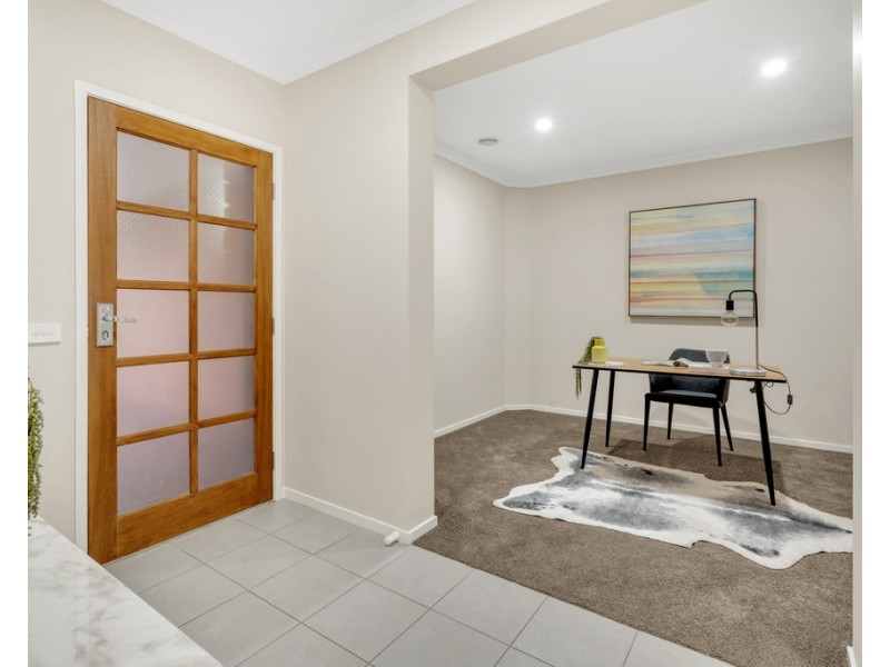 24 Arapiles Avenue, Craigieburn VIC 3064