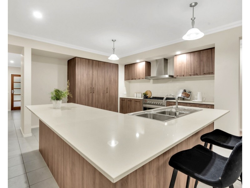 24 Arapiles Avenue, Craigieburn VIC 3064