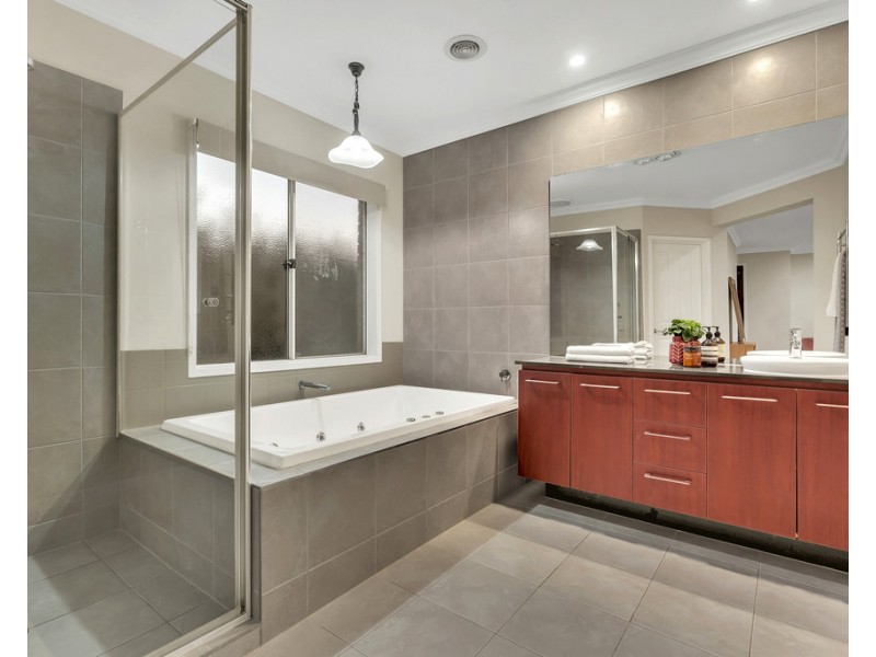 24 Arapiles Avenue, Craigieburn VIC 3064