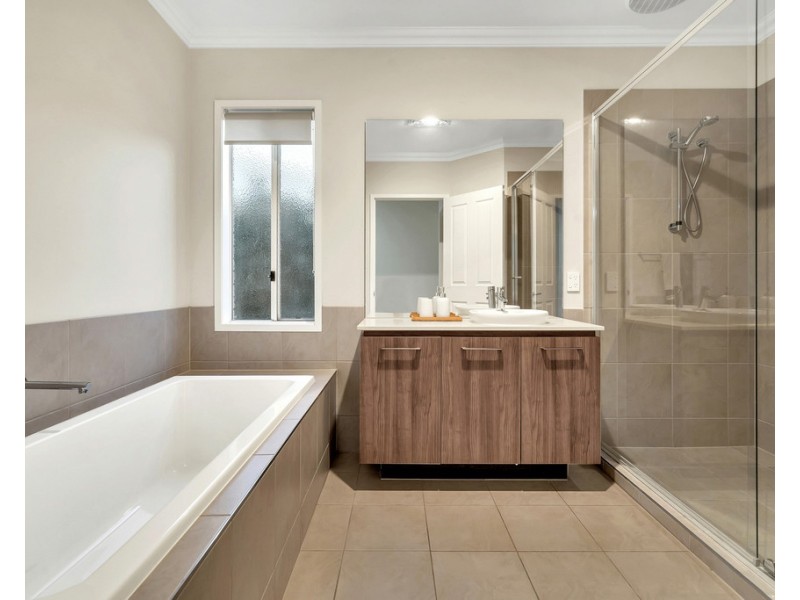 24 Arapiles Avenue, Craigieburn VIC 3064