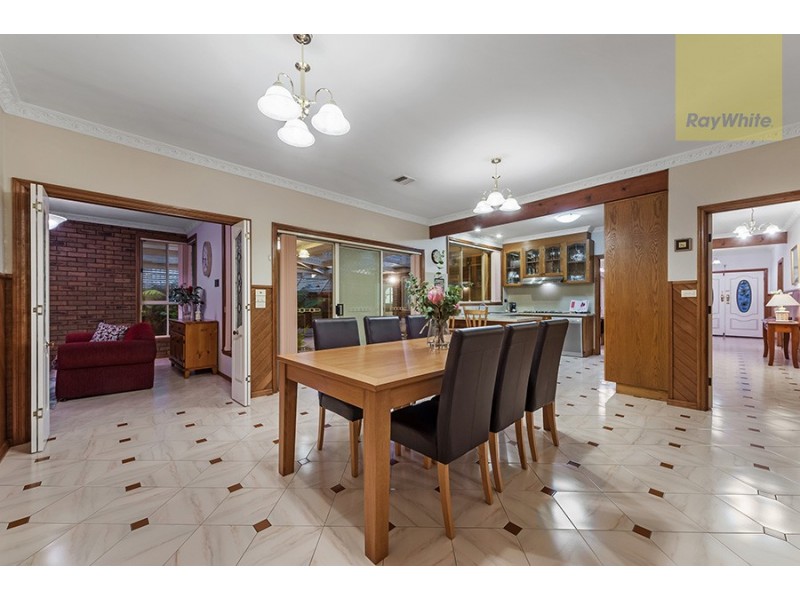 119 Chichester Drive, Taylors Lakes VIC 3038