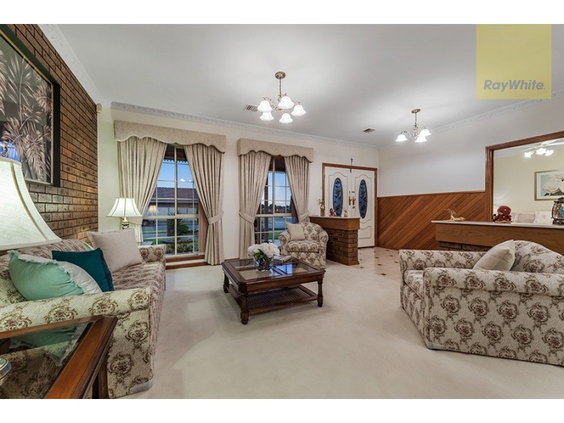 119 Chichester Drive, Taylors Lakes VIC 3038