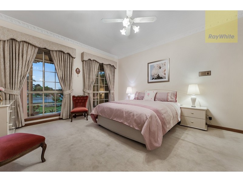 119 Chichester Drive, Taylors Lakes VIC 3038