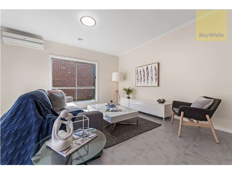 24 Hoxton Crescent, Craigieburn VIC 3064