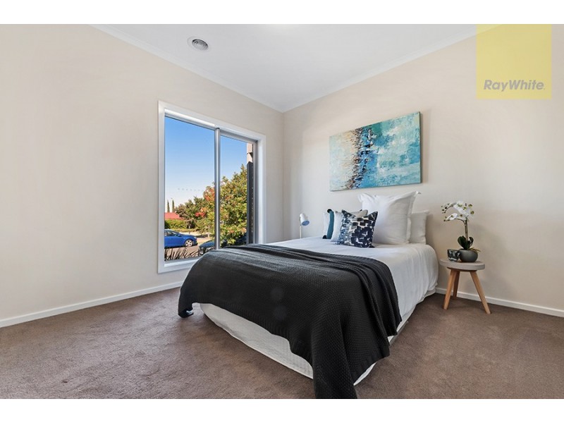 24 Hoxton Crescent, Craigieburn VIC 3064