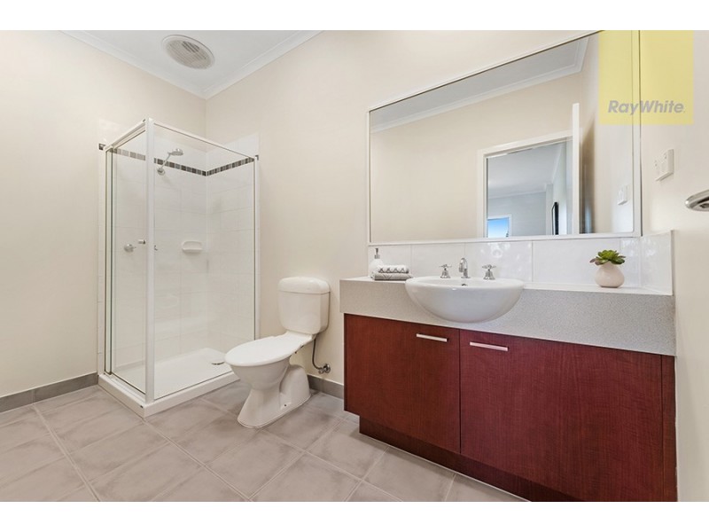 24 Hoxton Crescent, Craigieburn VIC 3064