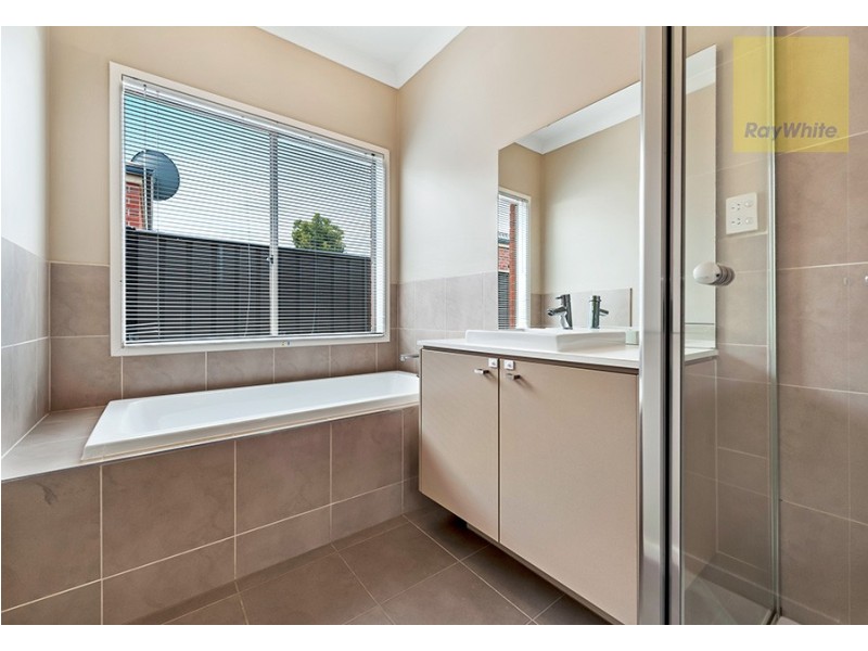22 Cheltenham Close, Craigieburn VIC 3064