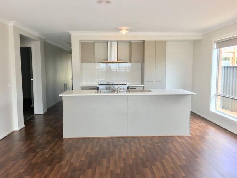 102 Sustainable Drive, Craigieburn VIC 3064