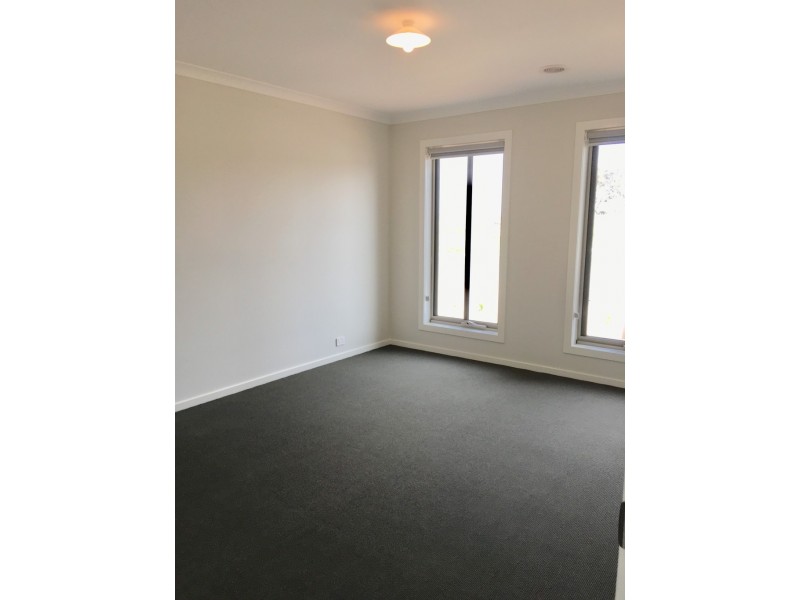 102 Sustainable Drive, Craigieburn VIC 3064