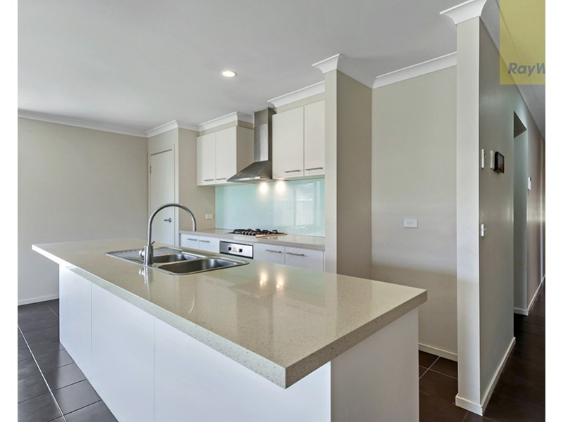 33 Ballybunion Avenue, Craigieburn VIC 3064