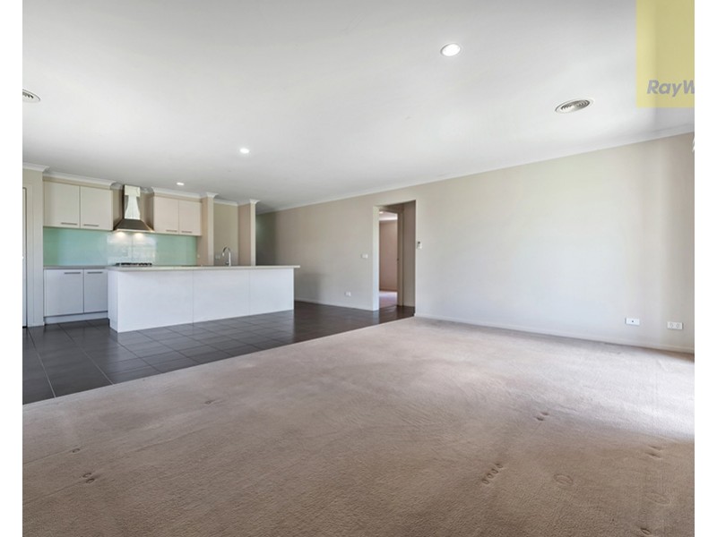 33 Ballybunion Avenue, Craigieburn VIC 3064