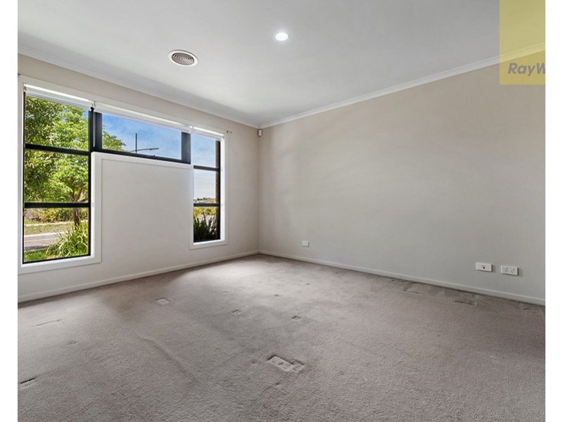 33 Ballybunion Avenue, Craigieburn VIC 3064
