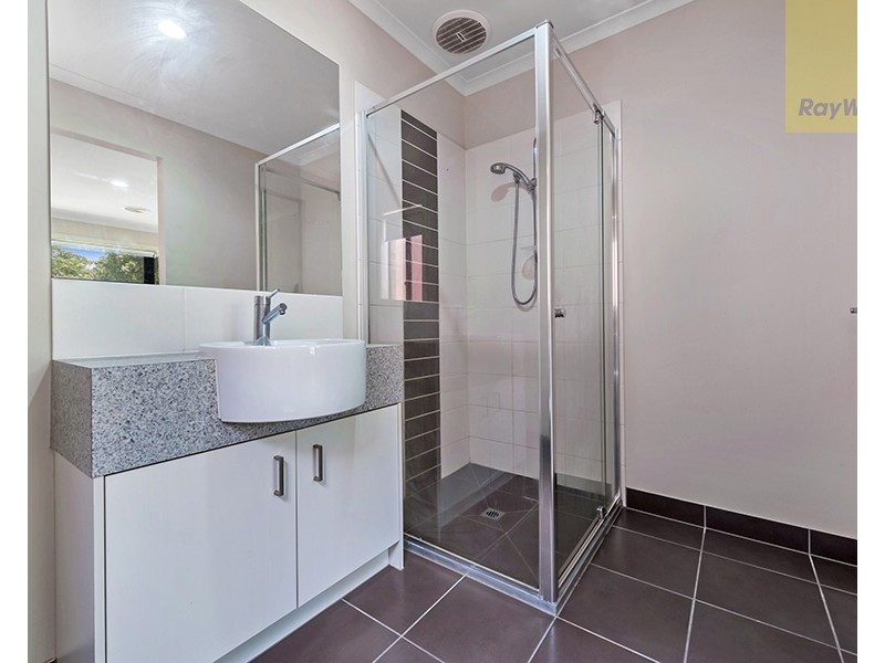 33 Ballybunion Avenue, Craigieburn VIC 3064