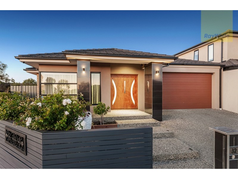 32 Bluebird Way, Roxburgh Park VIC 3064