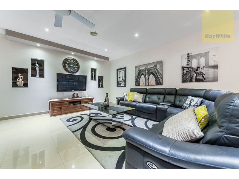 32 Bluebird Way, Roxburgh Park VIC 3064