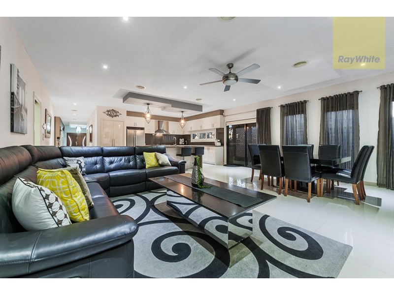 32 Bluebird Way, Roxburgh Park VIC 3064