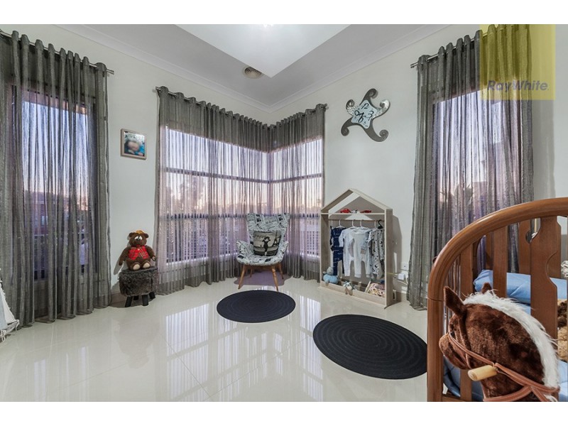 32 Bluebird Way, Roxburgh Park VIC 3064