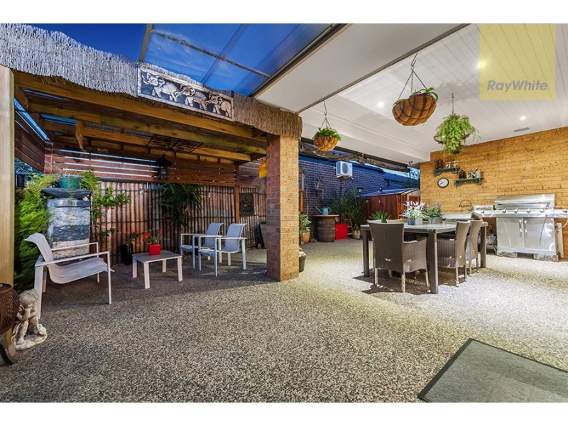 32 Bluebird Way, Roxburgh Park VIC 3064