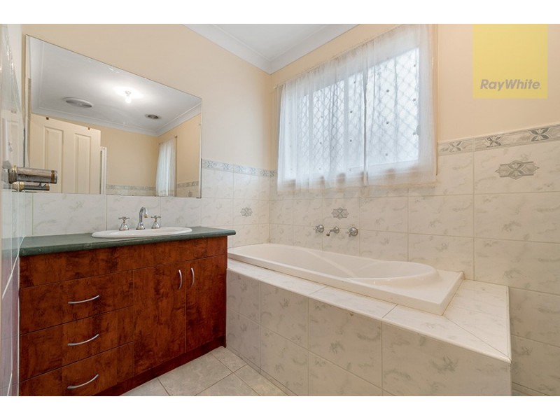 7 Lockwood Drive, Roxburgh Park VIC 3064