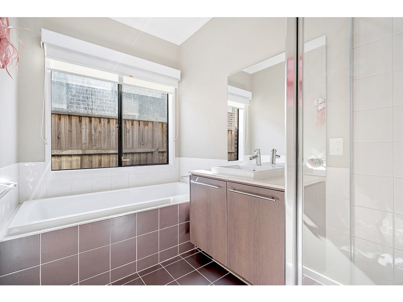 9 Aston Street, Craigieburn VIC 3064