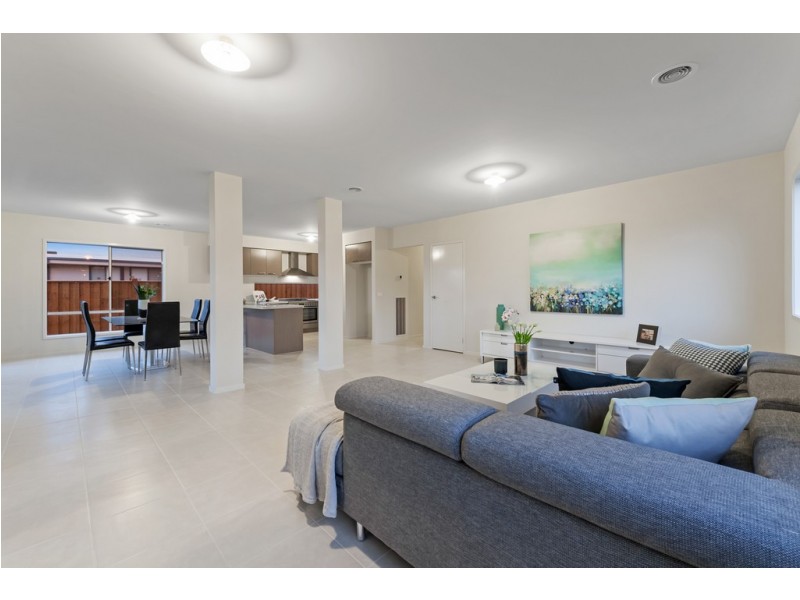 23 Ellscott Boulevard, Mickleham VIC 3064